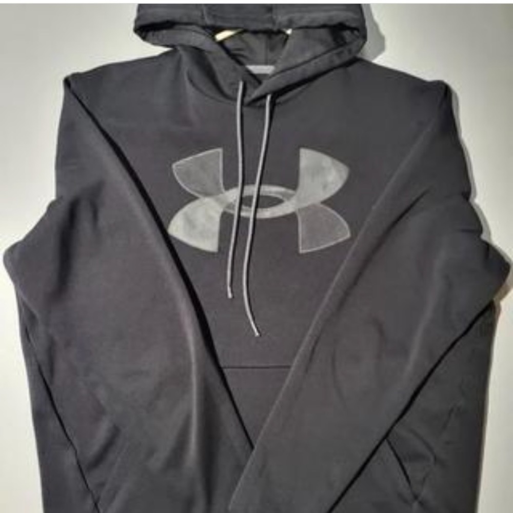 under armor hoodie. unisex(?) m